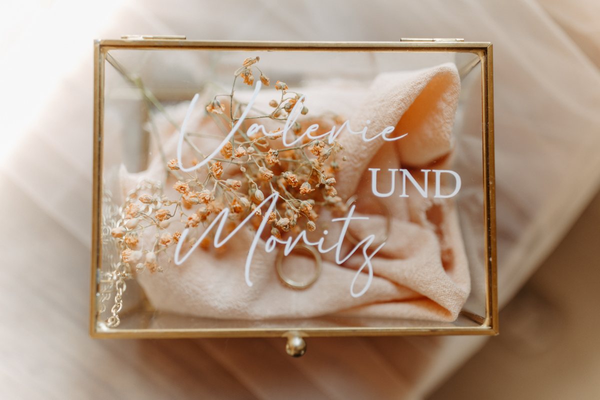 Ringkissen gold zum Mieten